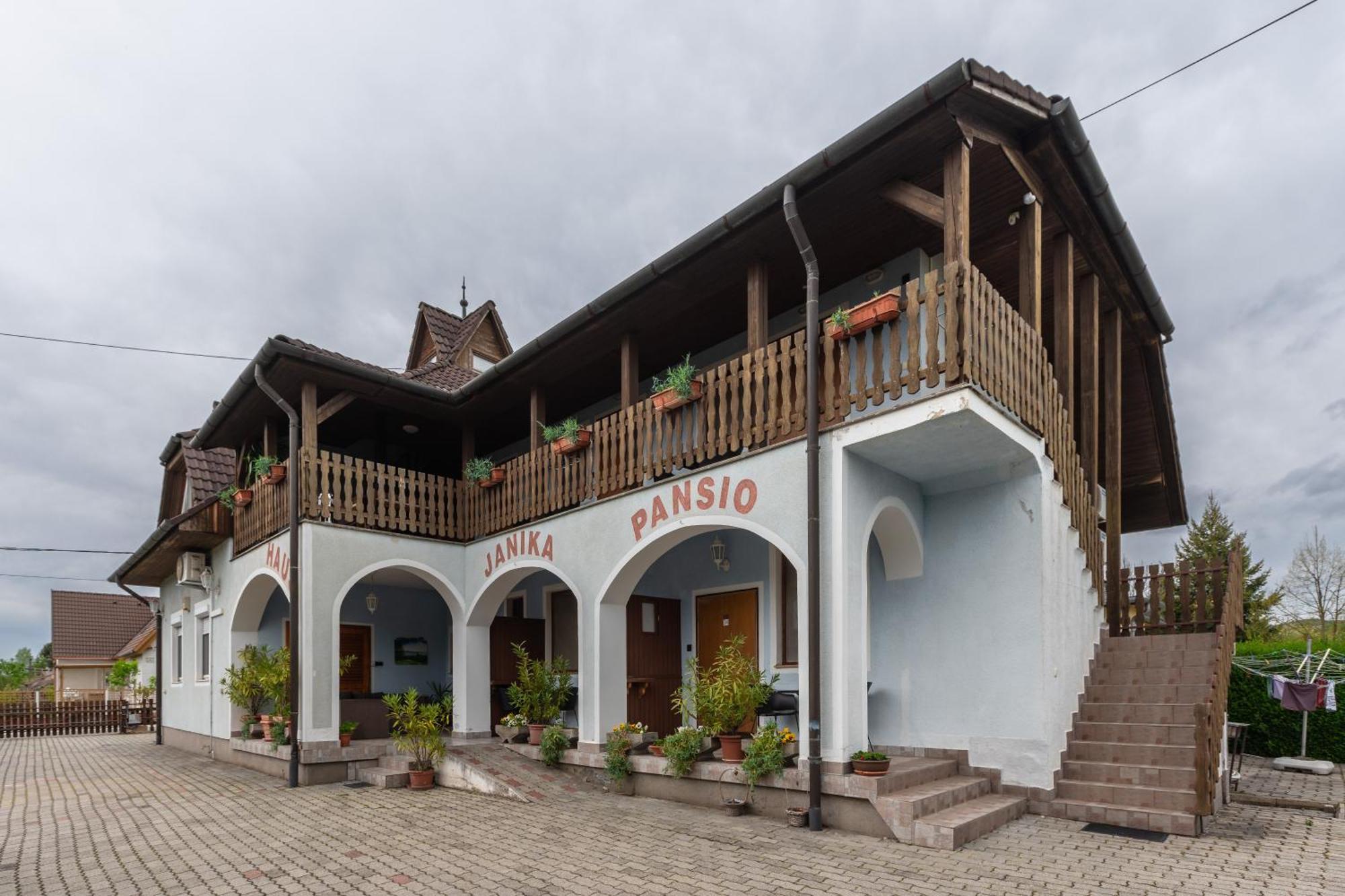 Janika Pension Vonyarcvashegy Exterior photo